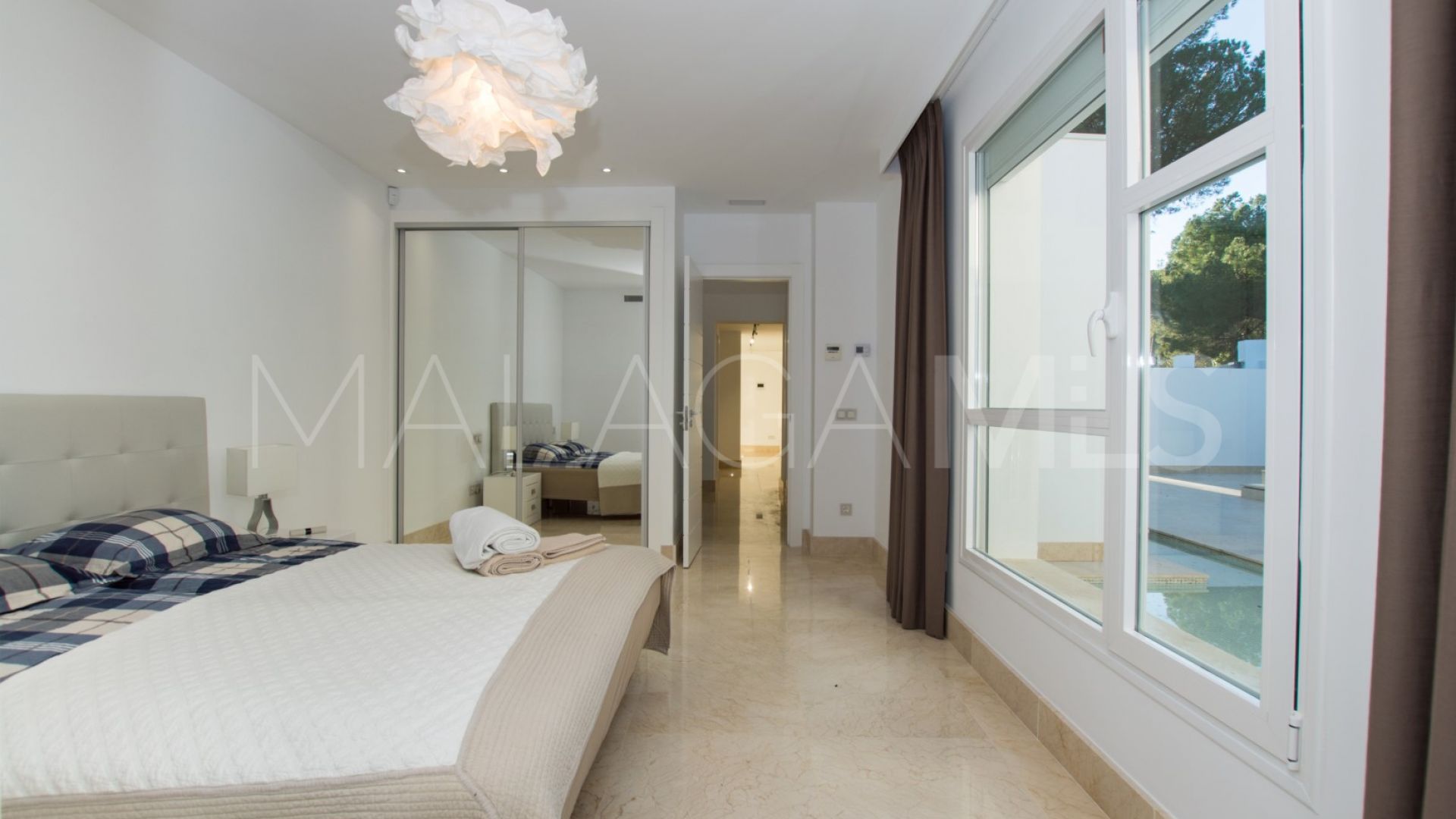 Villa with 5 bedrooms for sale in Nueva Andalucia