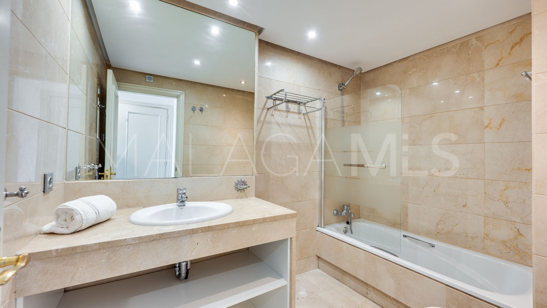Apartment for sale in Marina Banus