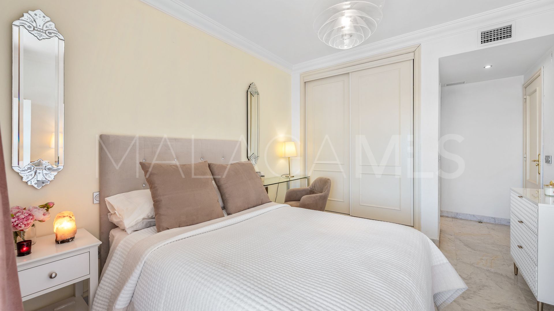 Apartment for sale in Marina Banus
