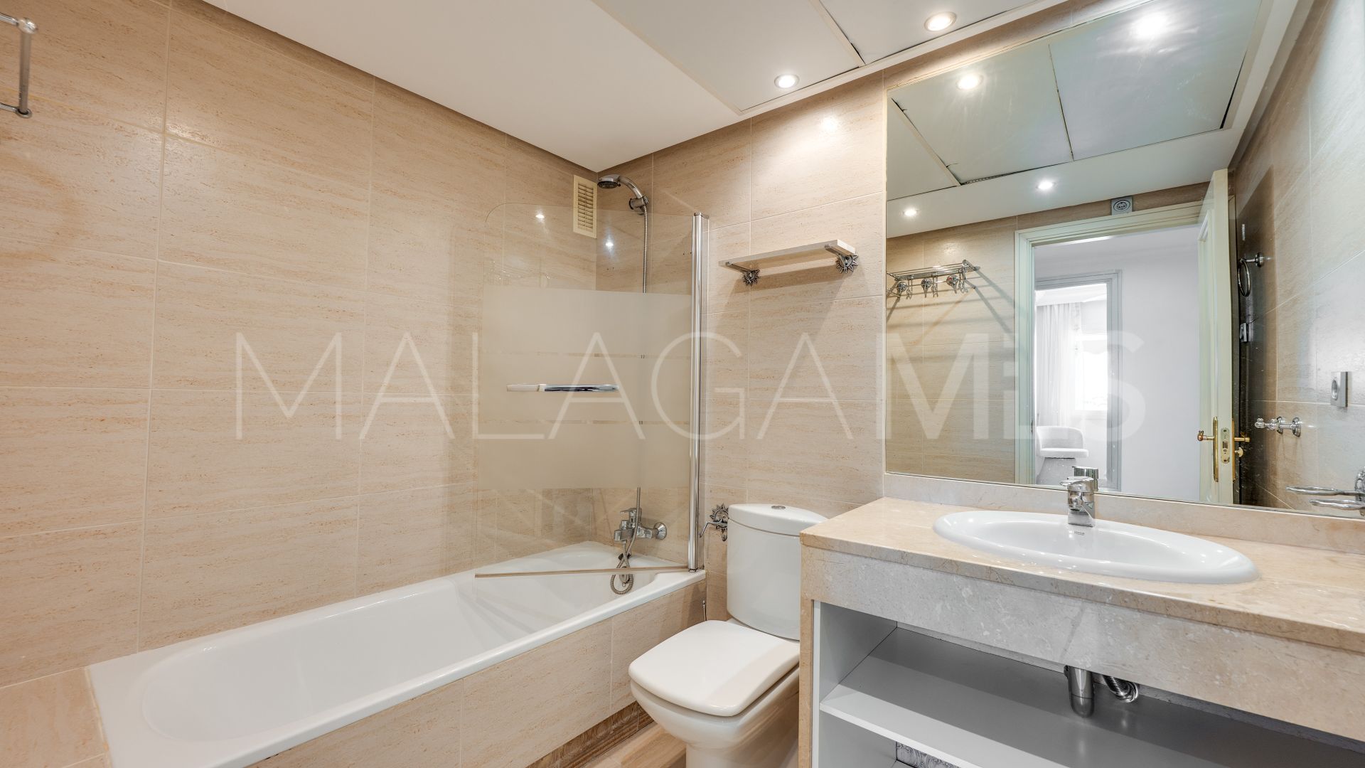 Apartment for sale in Marina Banus