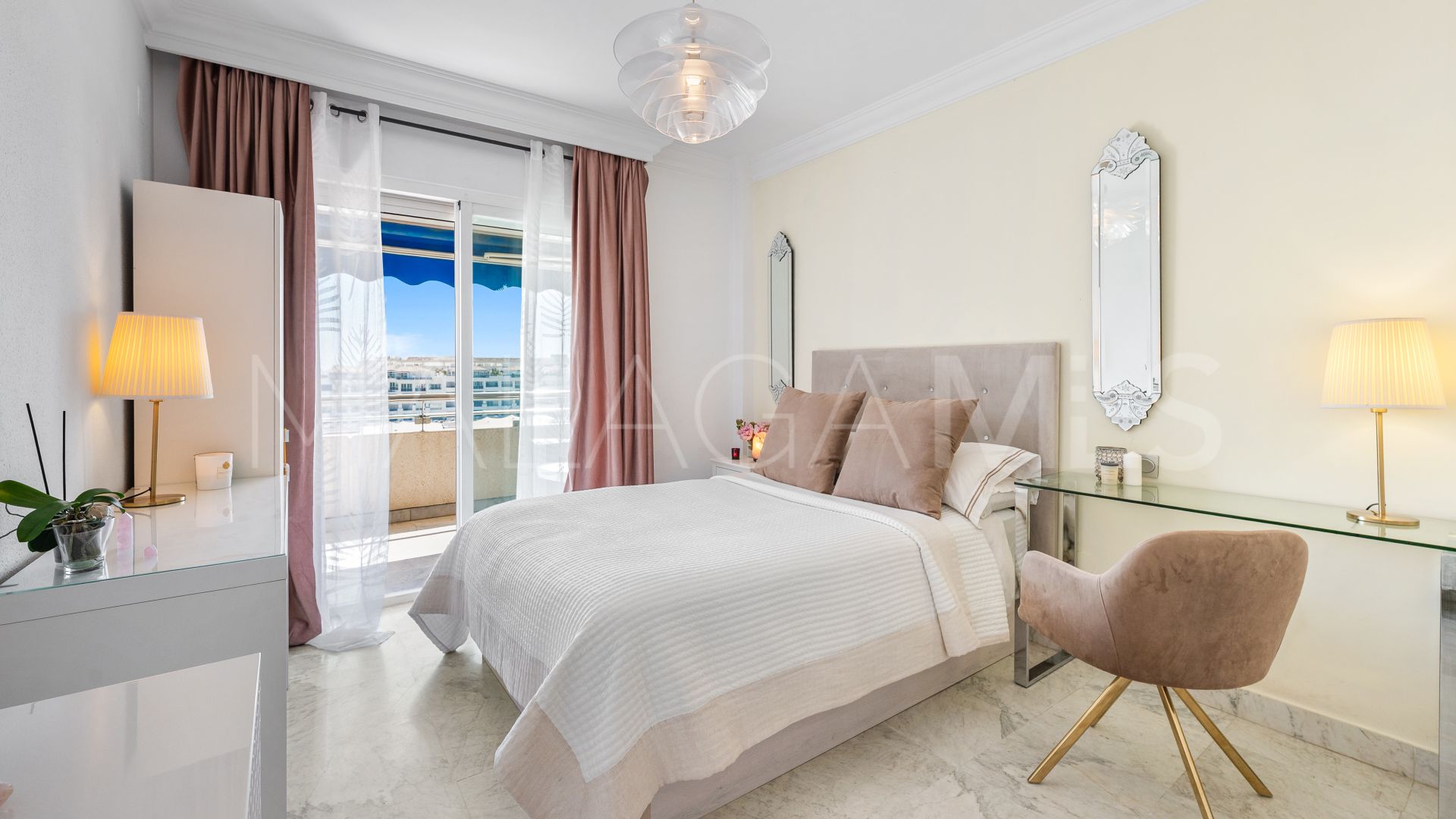 Apartment for sale in Marina Banus