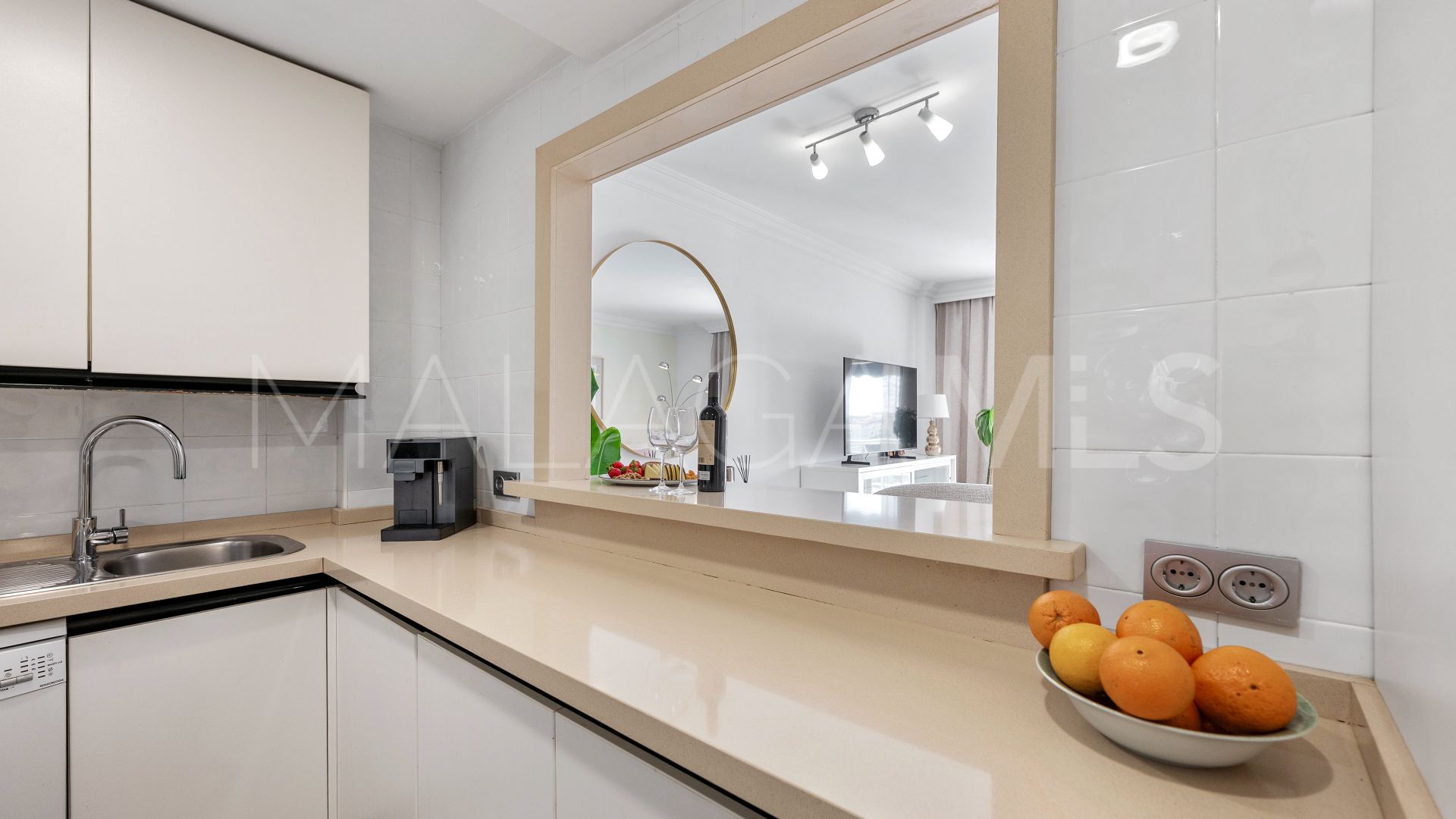 Apartment for sale in Marina Banus