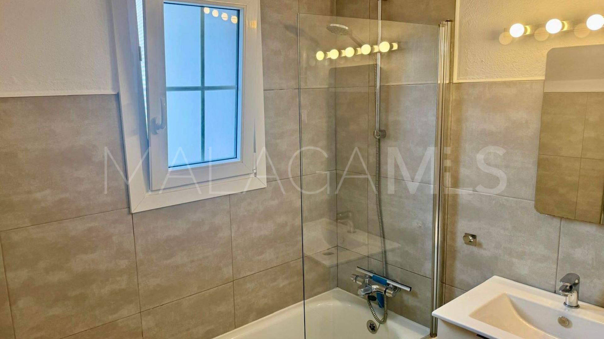 Studio for sale in Benahavis Centro