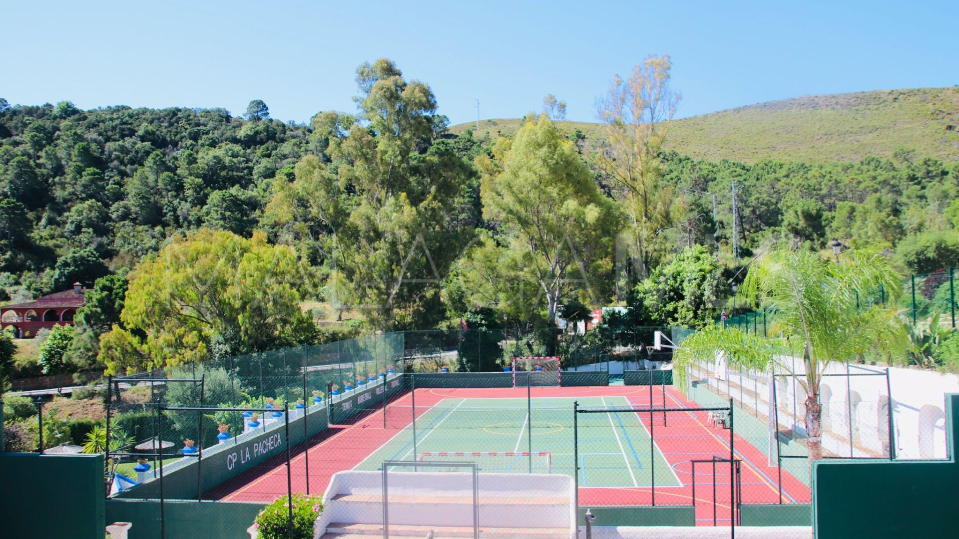Studio for sale in Benahavis Centro