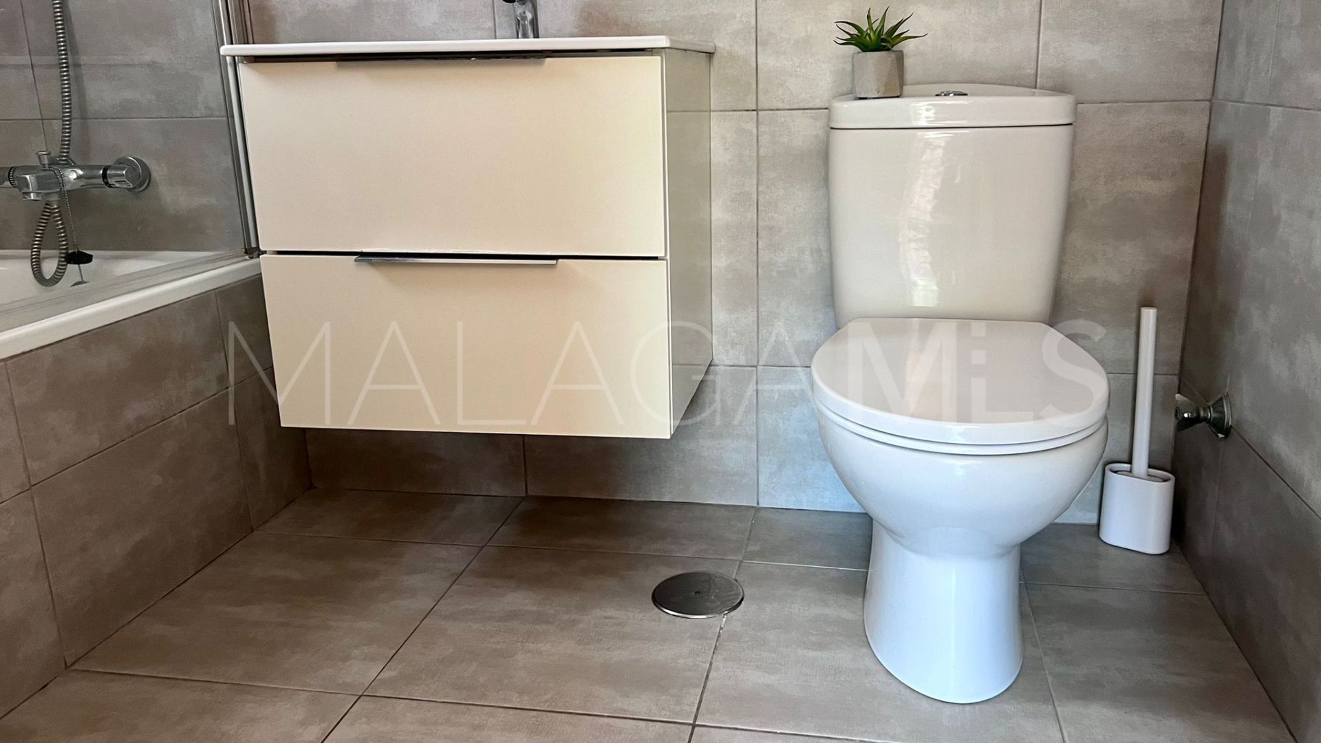 Studio for sale in Benahavis Centro