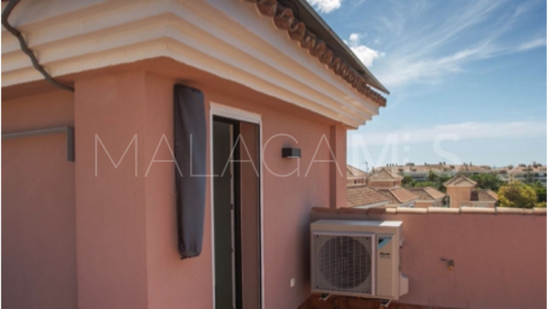Villa for sale in Sabinillas
