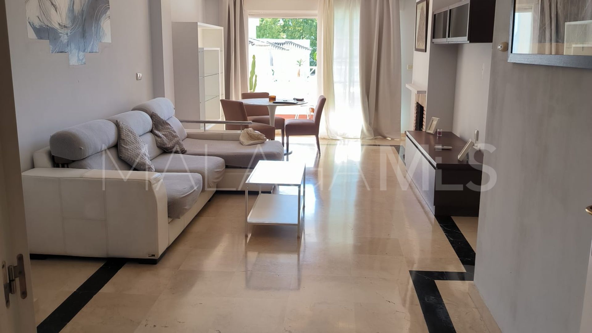 Lägenhet for sale in Las Lomas de Rio Real