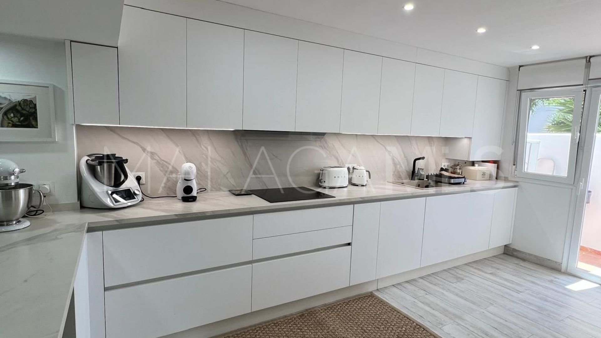 Parhus for sale in Casares Playa