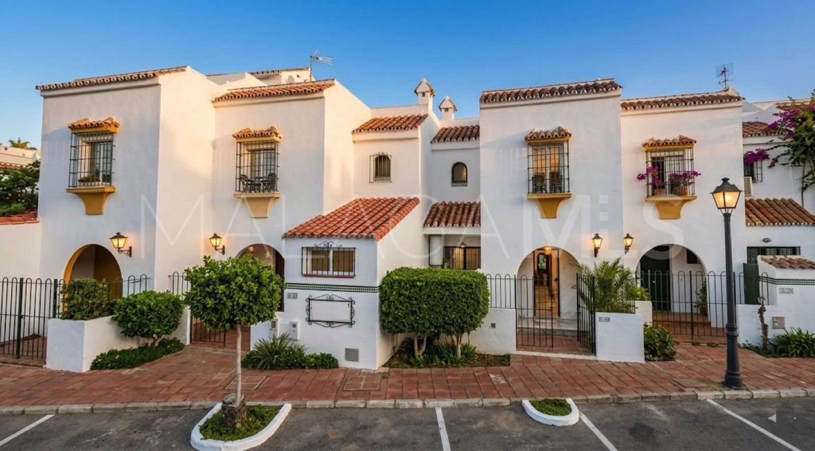 Parhus for sale in Casares Playa