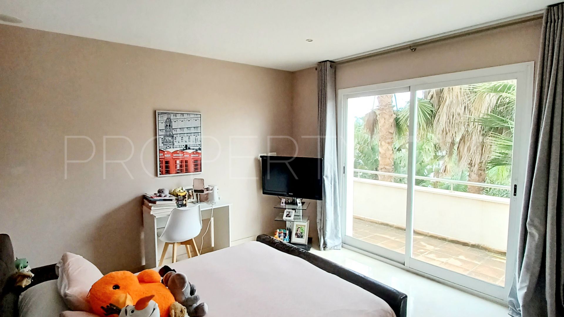 Comprar villa con 5 dormitorios en Alcaidesa Costa