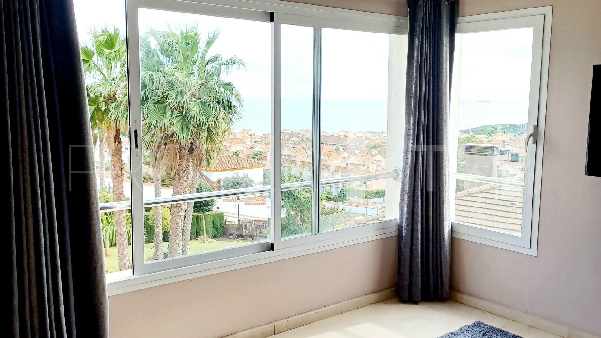 Comprar villa con 5 dormitorios en Alcaidesa Costa