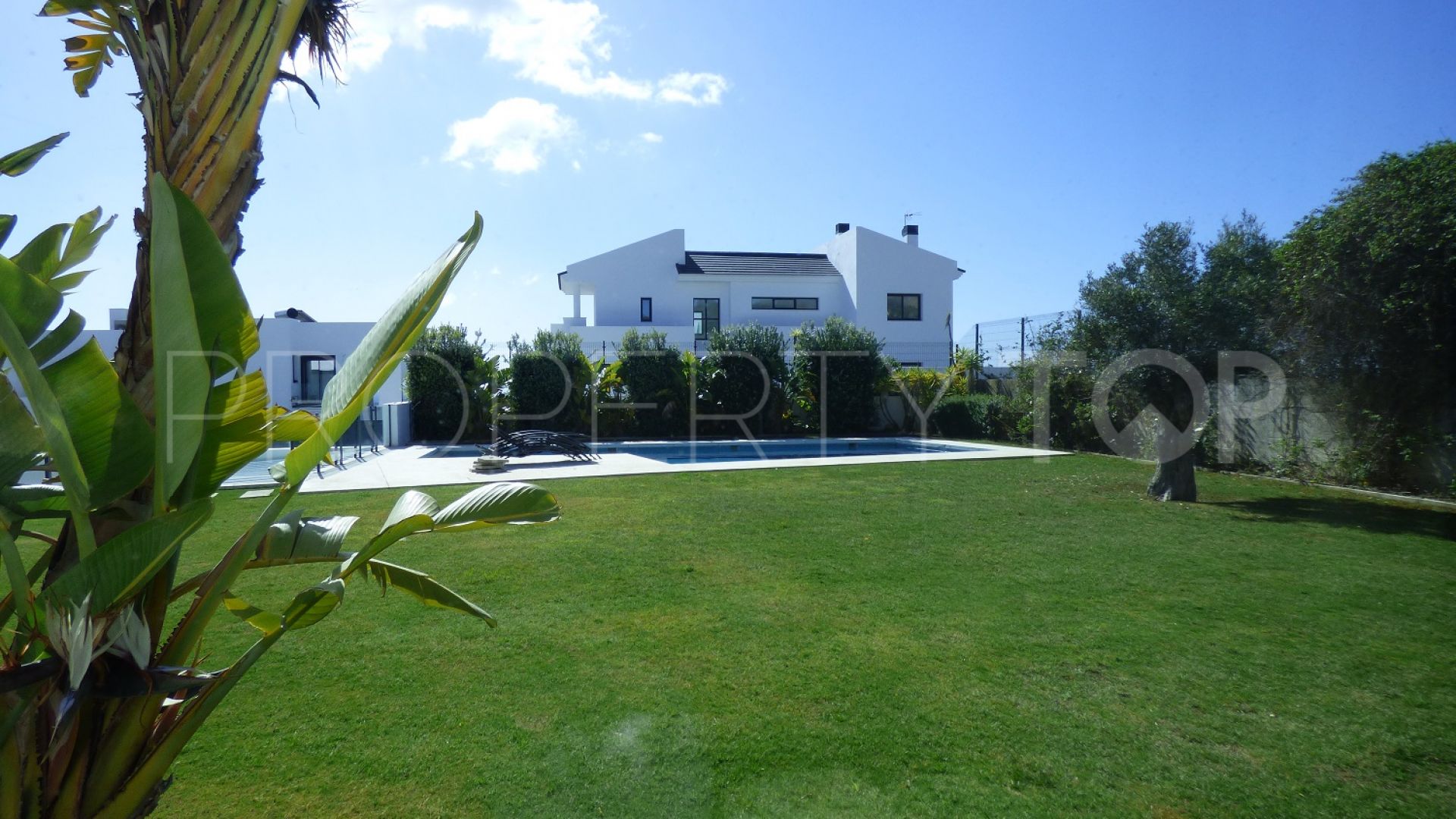 Buy villa in Alcaidesa Costa with 5 bedrooms