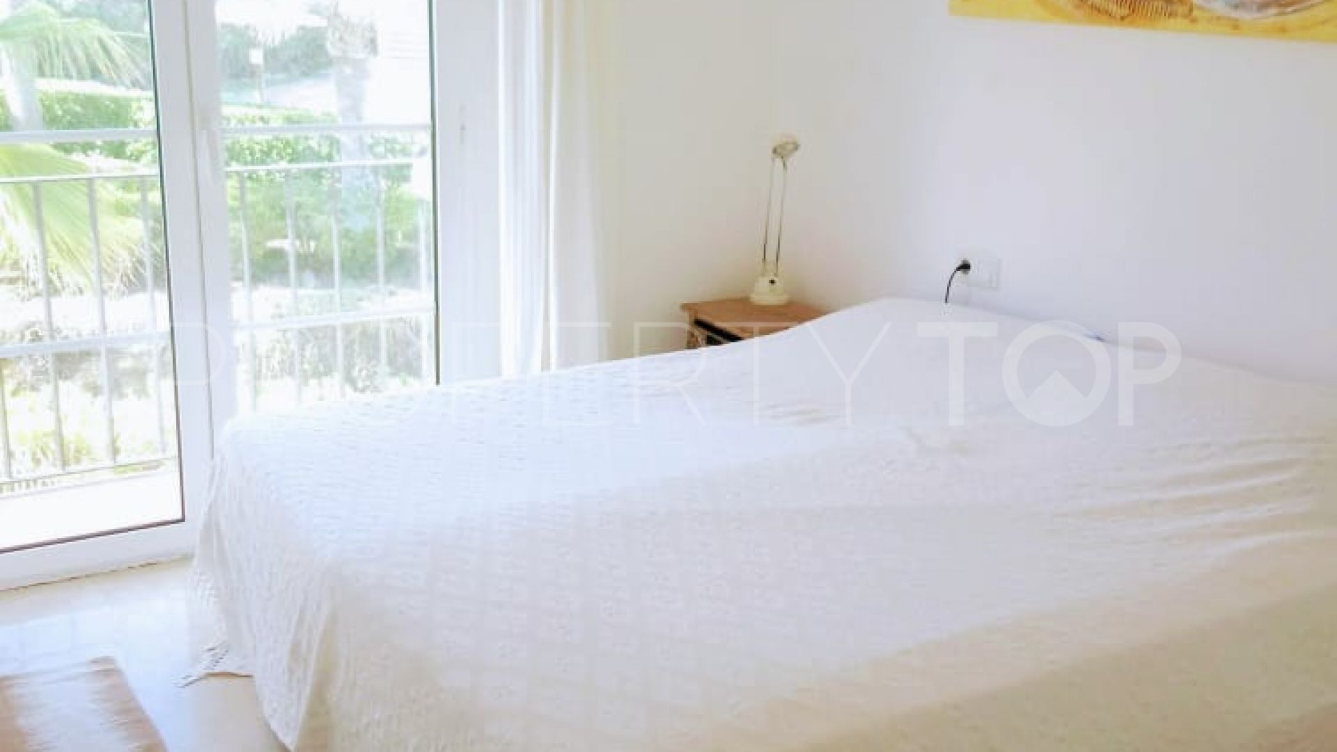 Buy town house in Alcaidesa Costa with 3 bedrooms