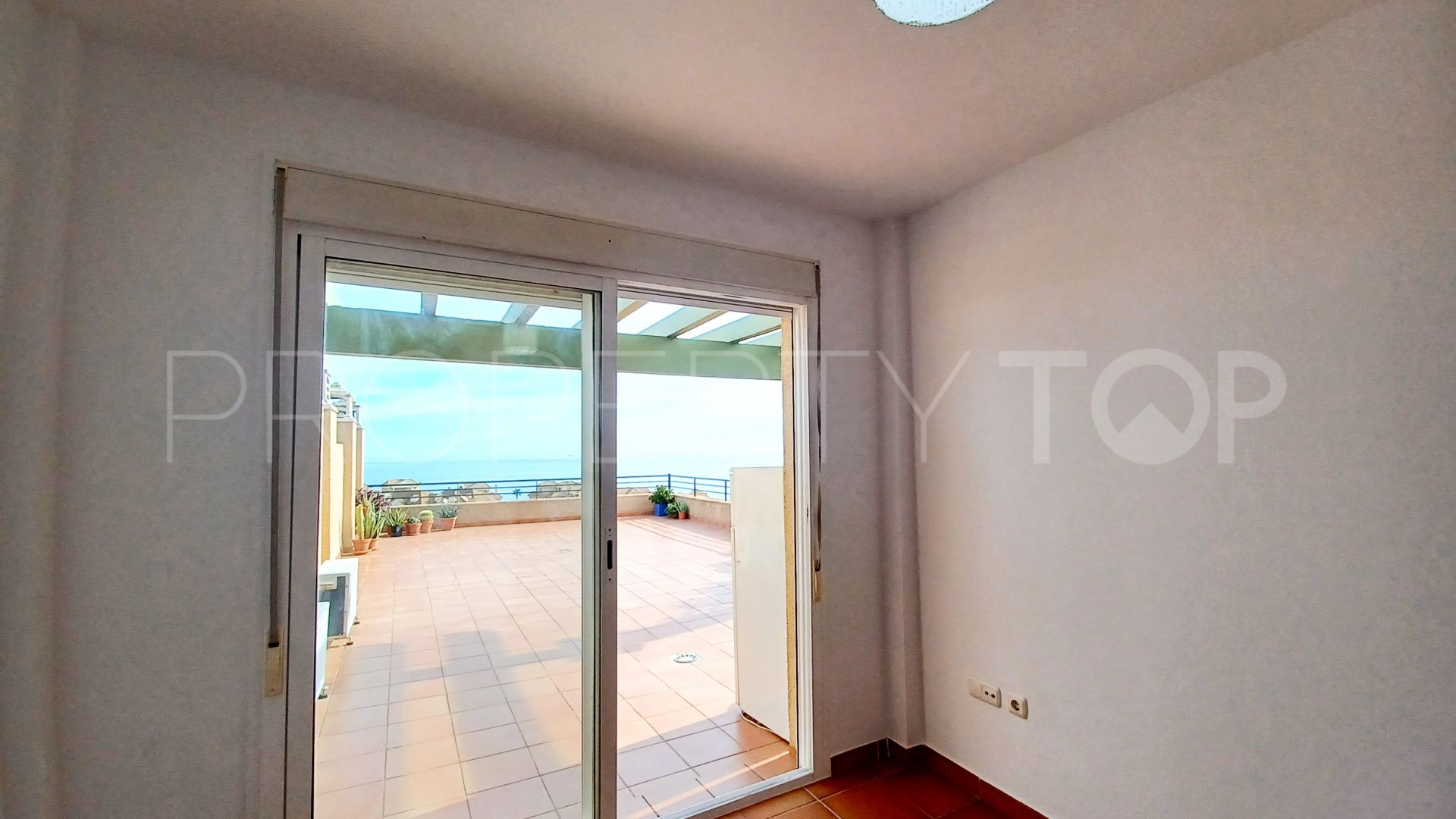 For sale Alcaidesa Costa apartment with 2 bedrooms
