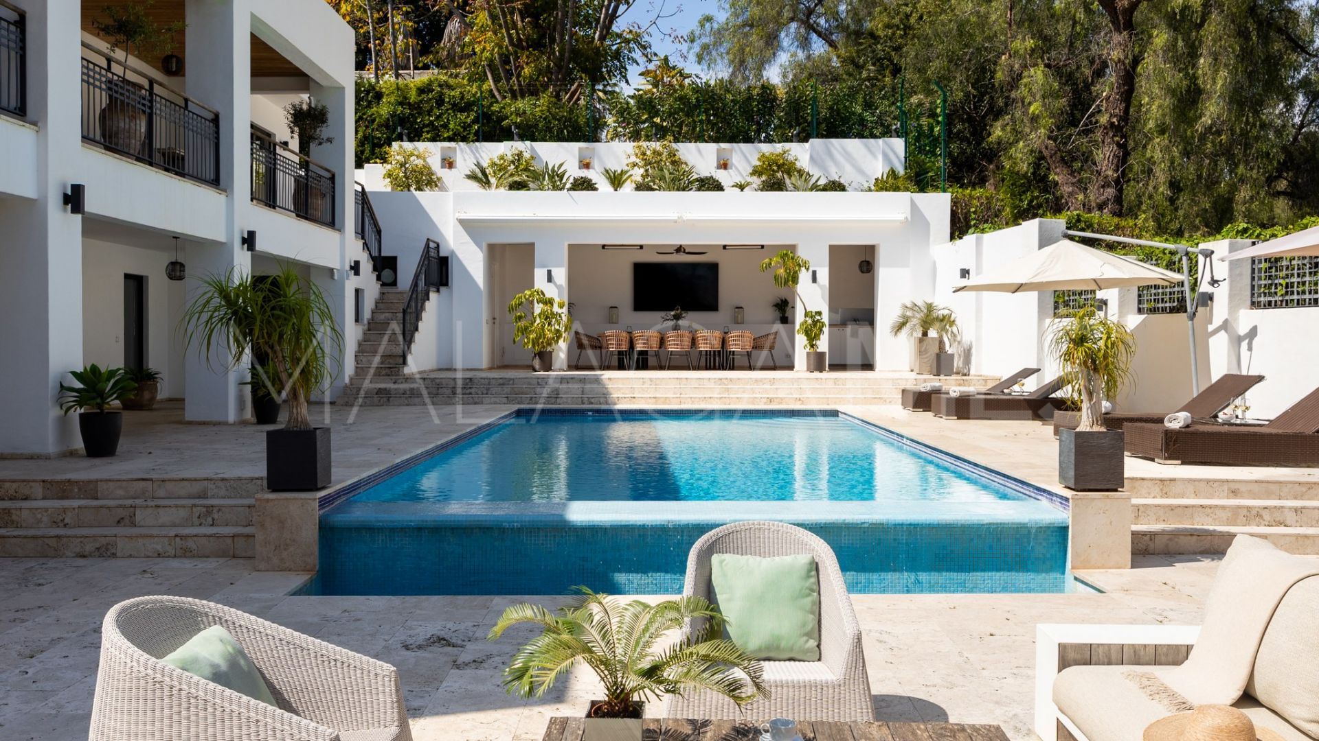 Villa for sale with 5 bedrooms in Las Brisas