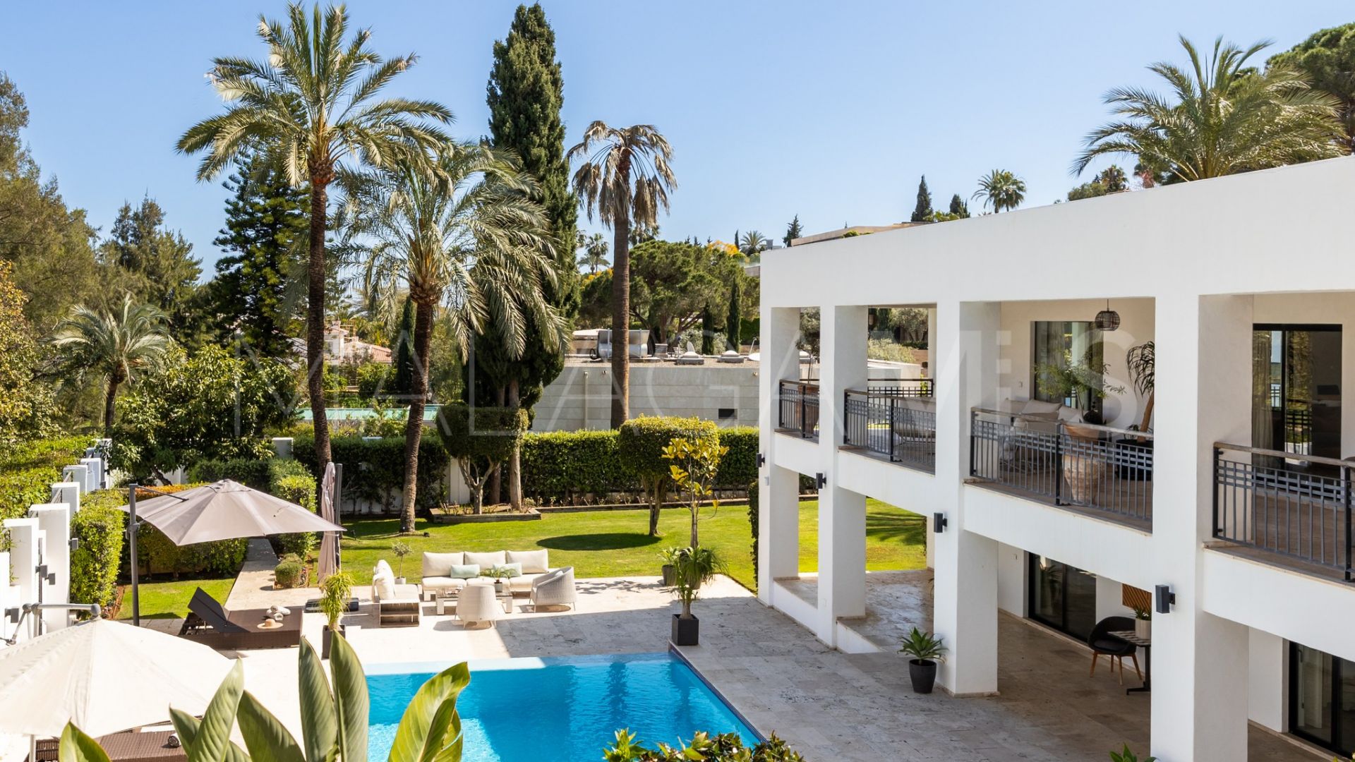 Villa for sale with 5 bedrooms in Las Brisas