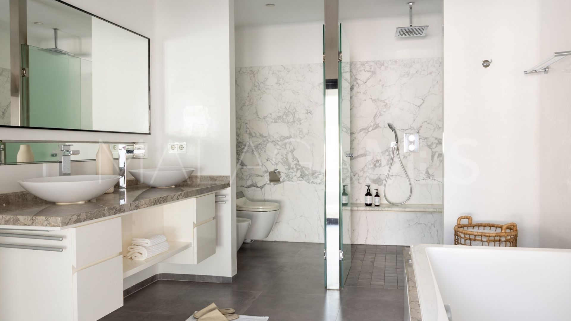 Villa for sale with 5 bedrooms in Las Brisas