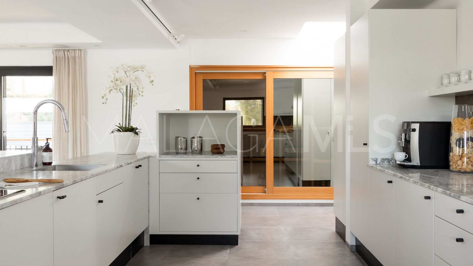 Villa for sale with 5 bedrooms in Las Brisas