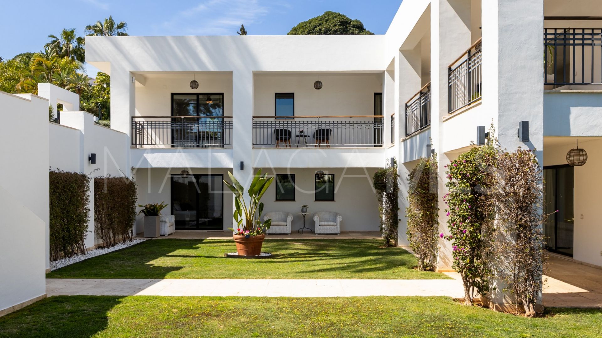 Villa for sale with 5 bedrooms in Las Brisas