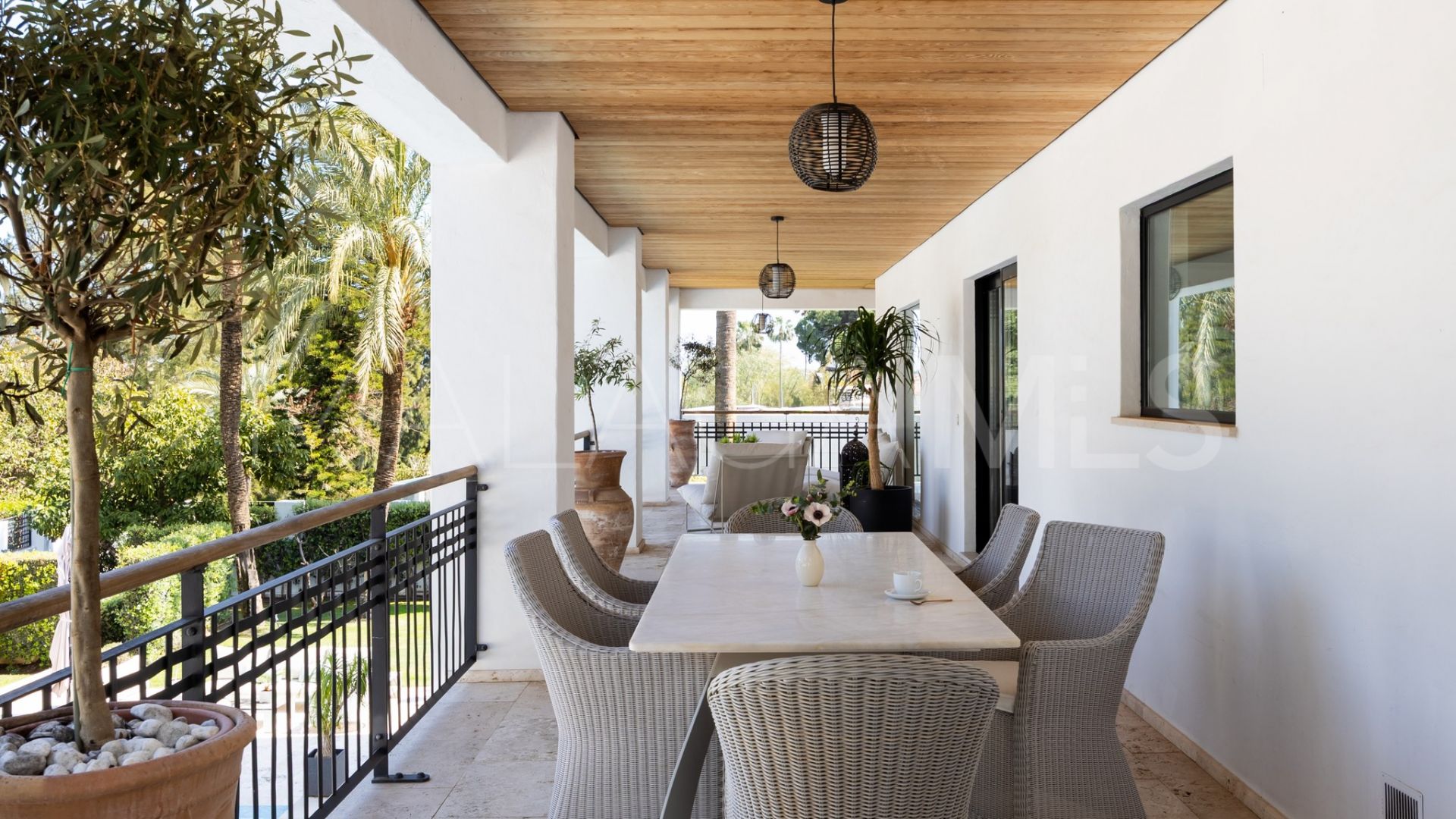 Villa for sale with 5 bedrooms in Las Brisas