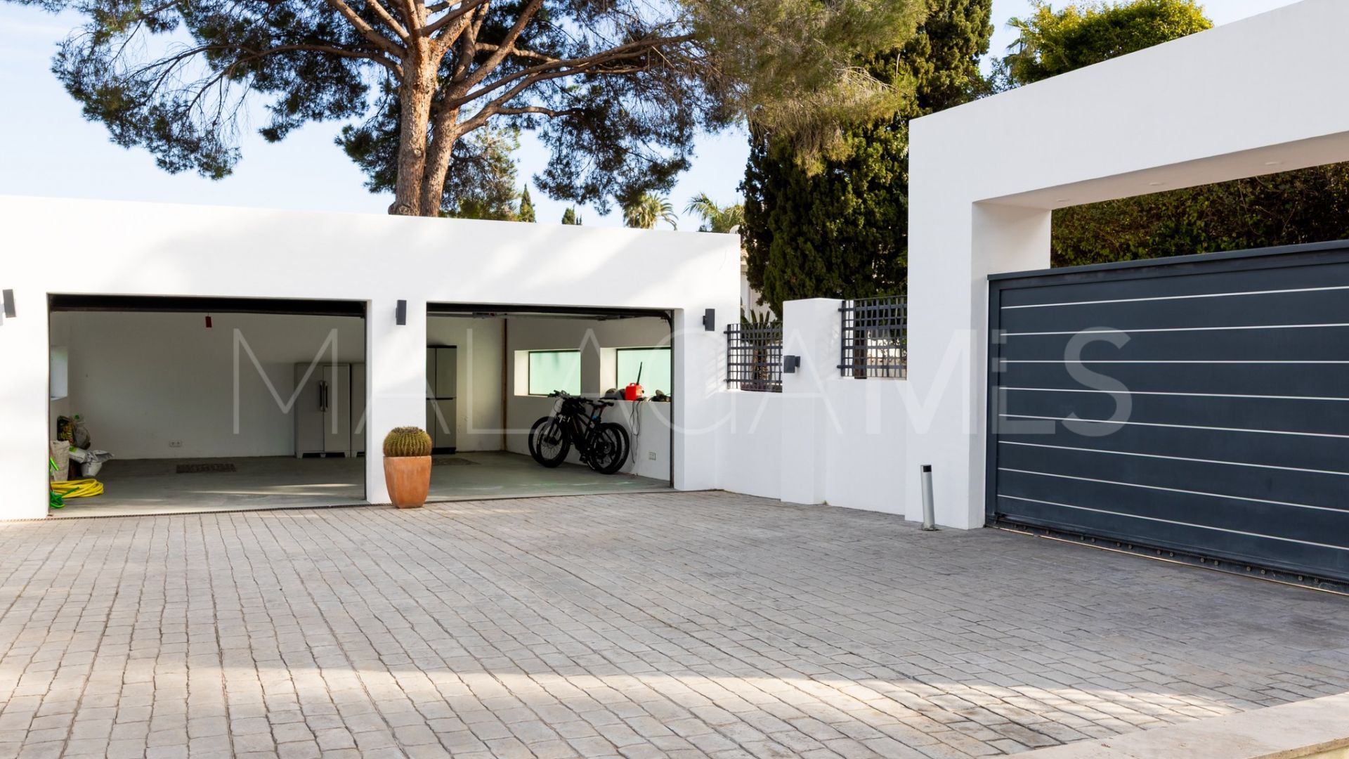 Villa for sale with 5 bedrooms in Las Brisas