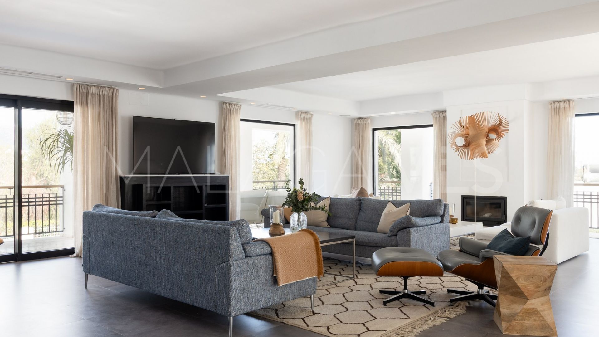 Villa for sale with 5 bedrooms in Las Brisas