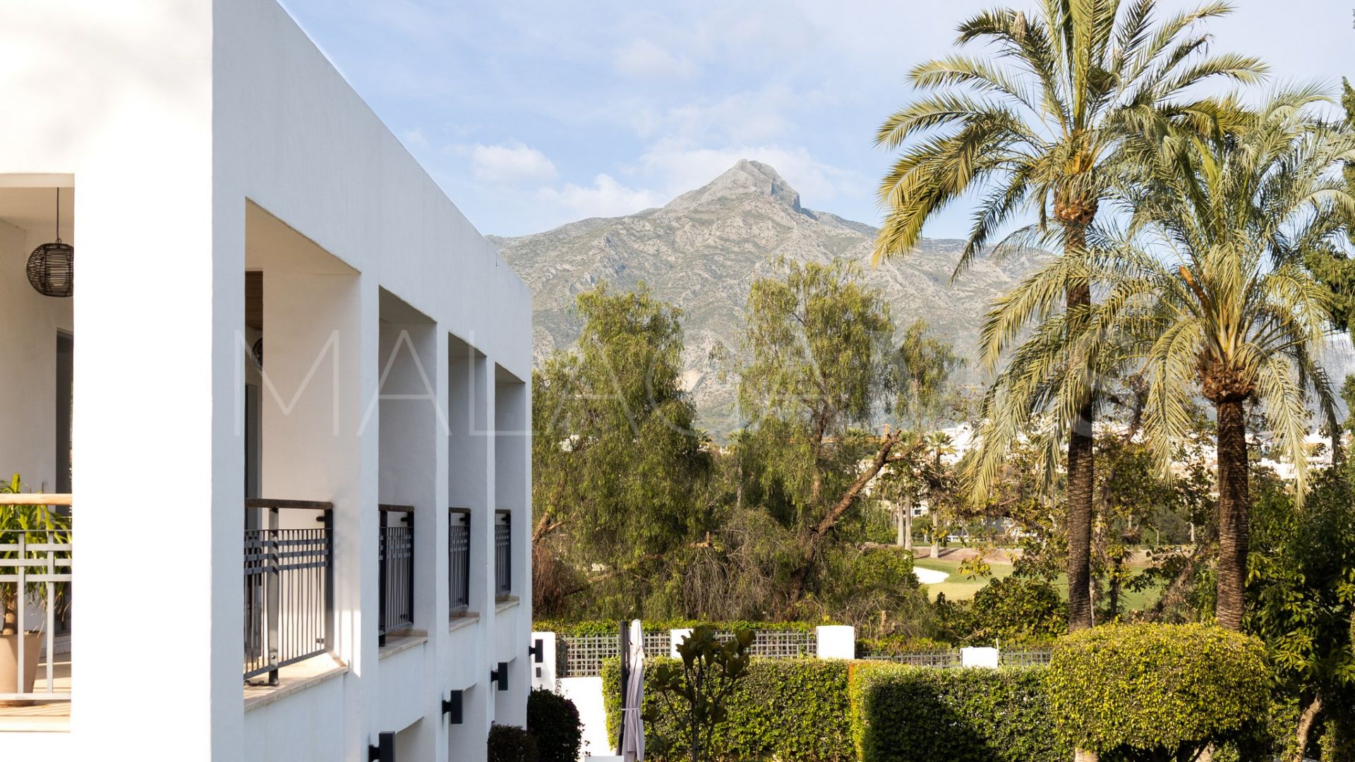 Villa for sale with 5 bedrooms in Las Brisas