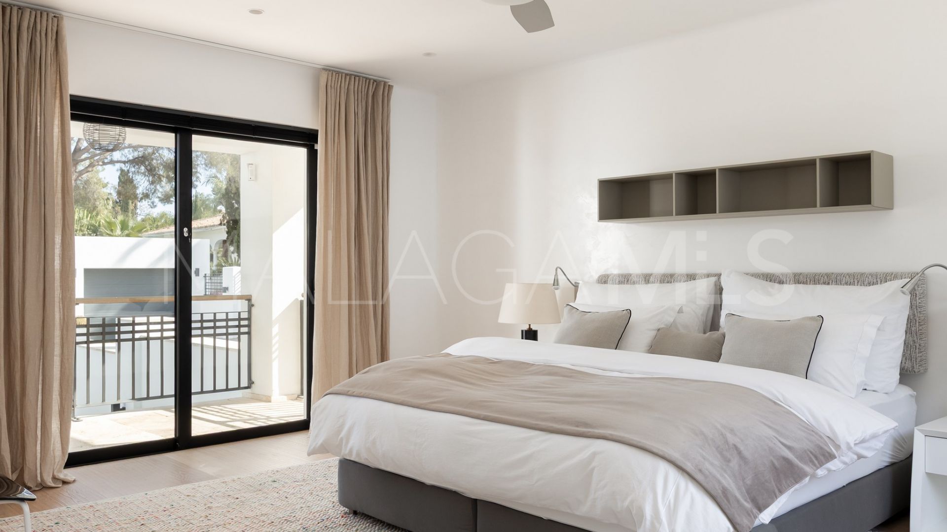 Villa for sale with 5 bedrooms in Las Brisas