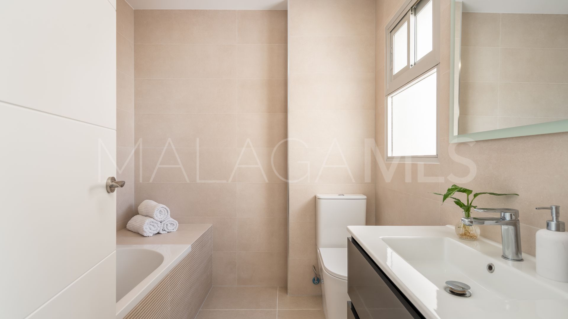 Buy apartamento in Estepona Casco Antiguo with 3 bedrooms