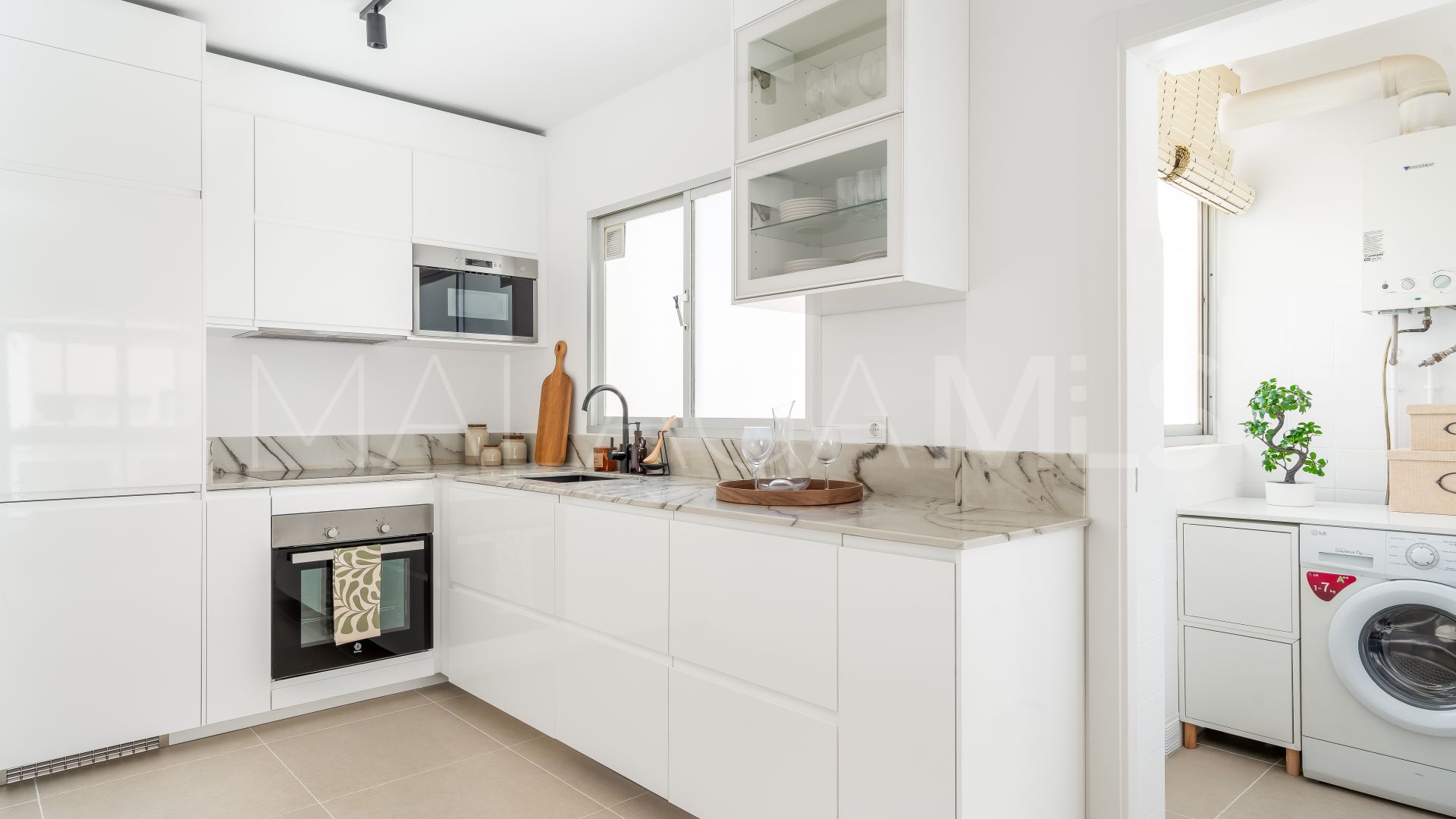 Buy apartamento in Estepona Casco Antiguo with 3 bedrooms