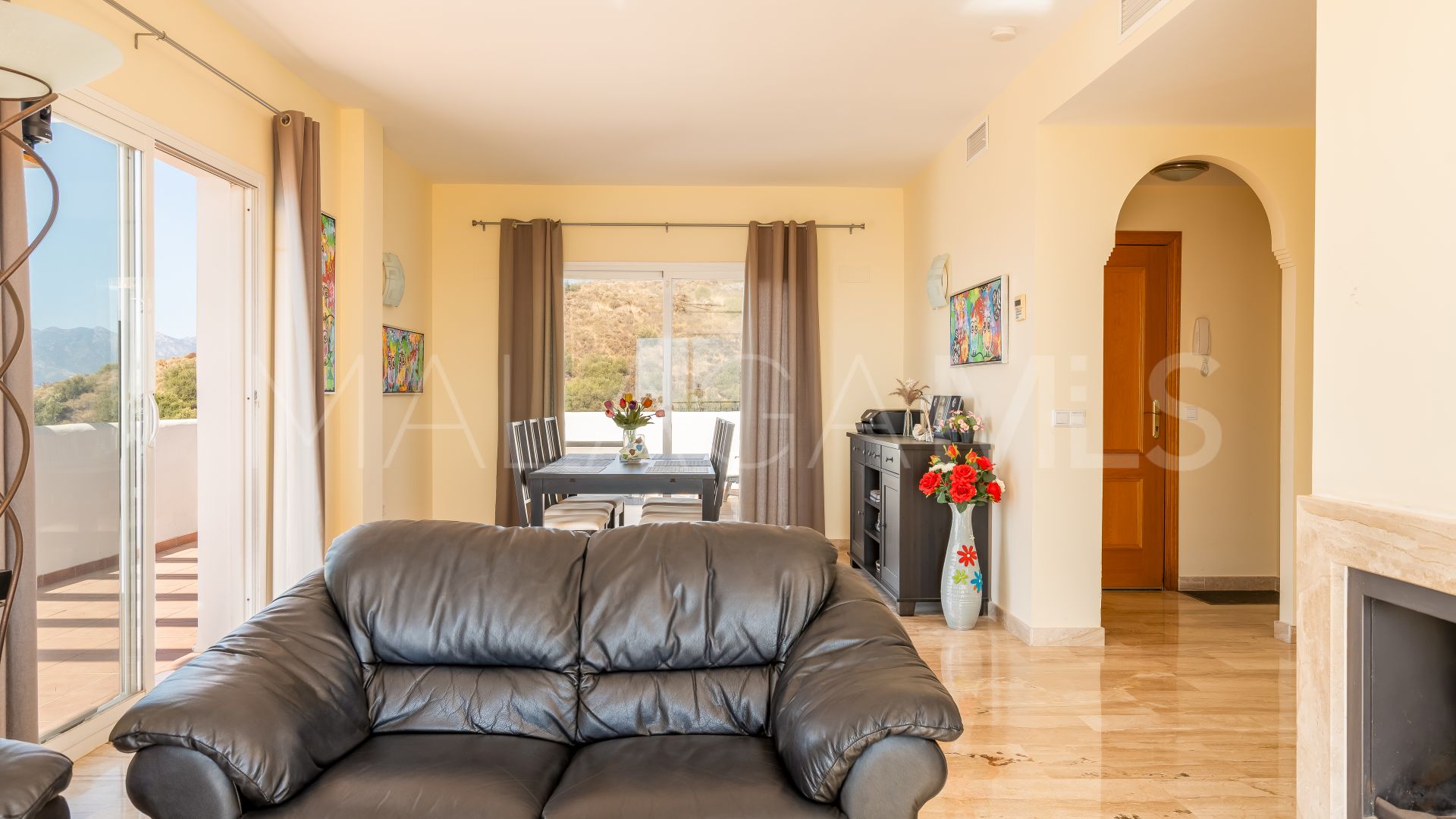 For sale penthouse in Sitio de Calahonda