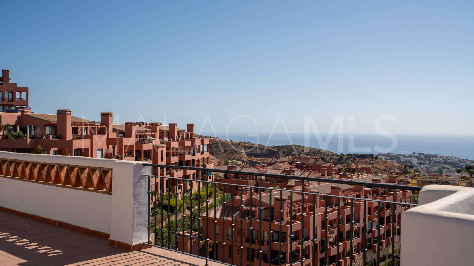 For sale penthouse in Sitio de Calahonda