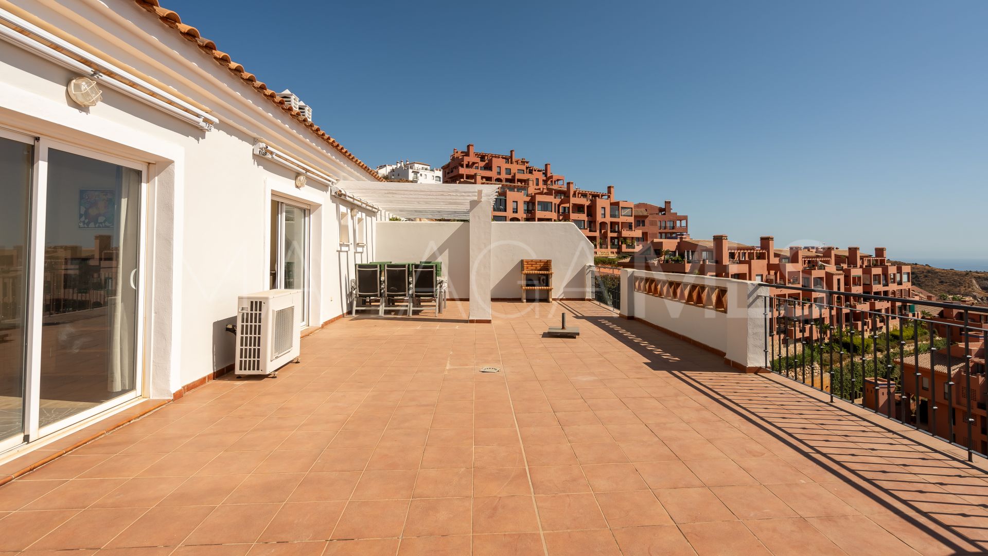 For sale penthouse in Sitio de Calahonda