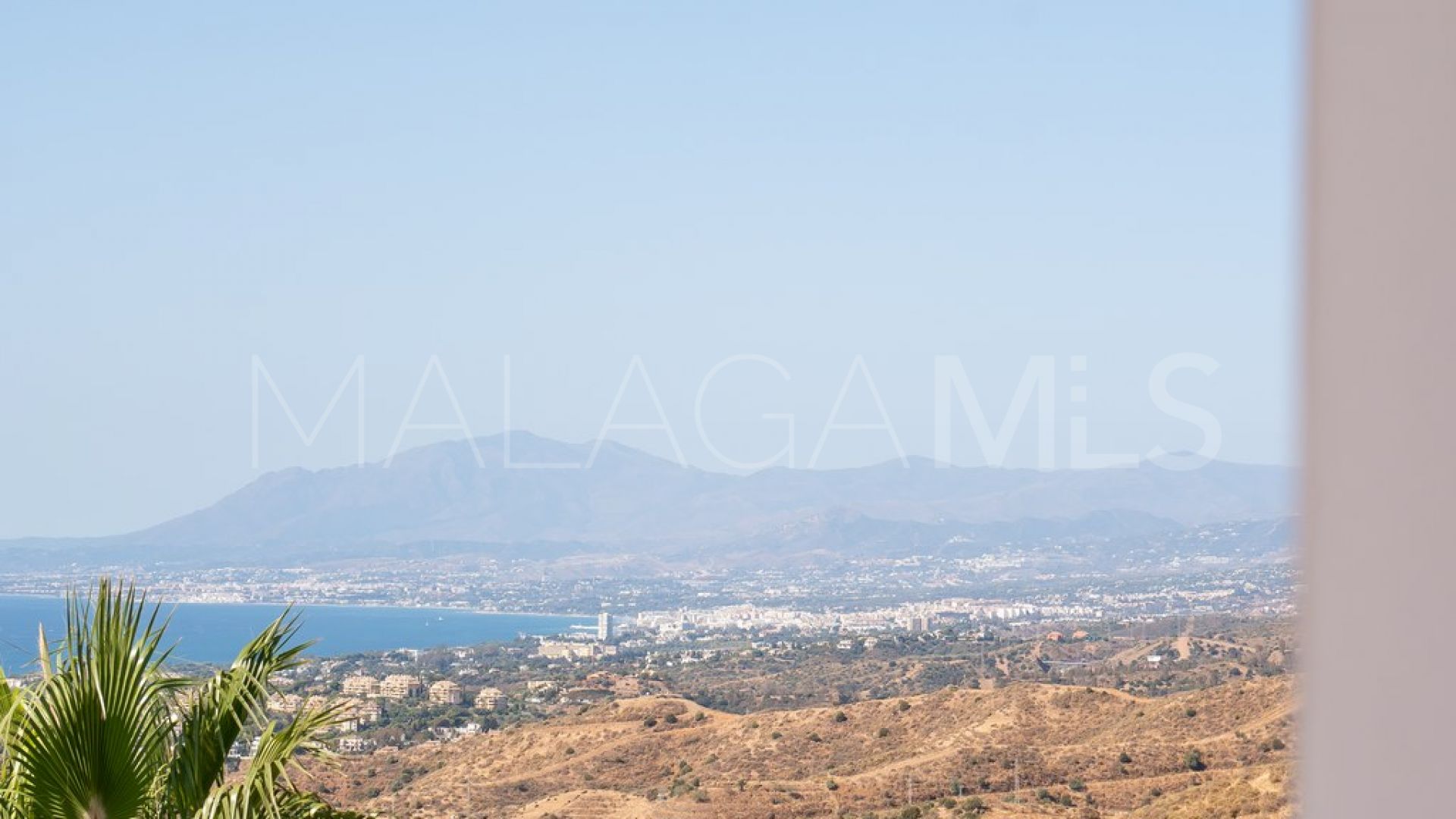 For sale penthouse in Sitio de Calahonda