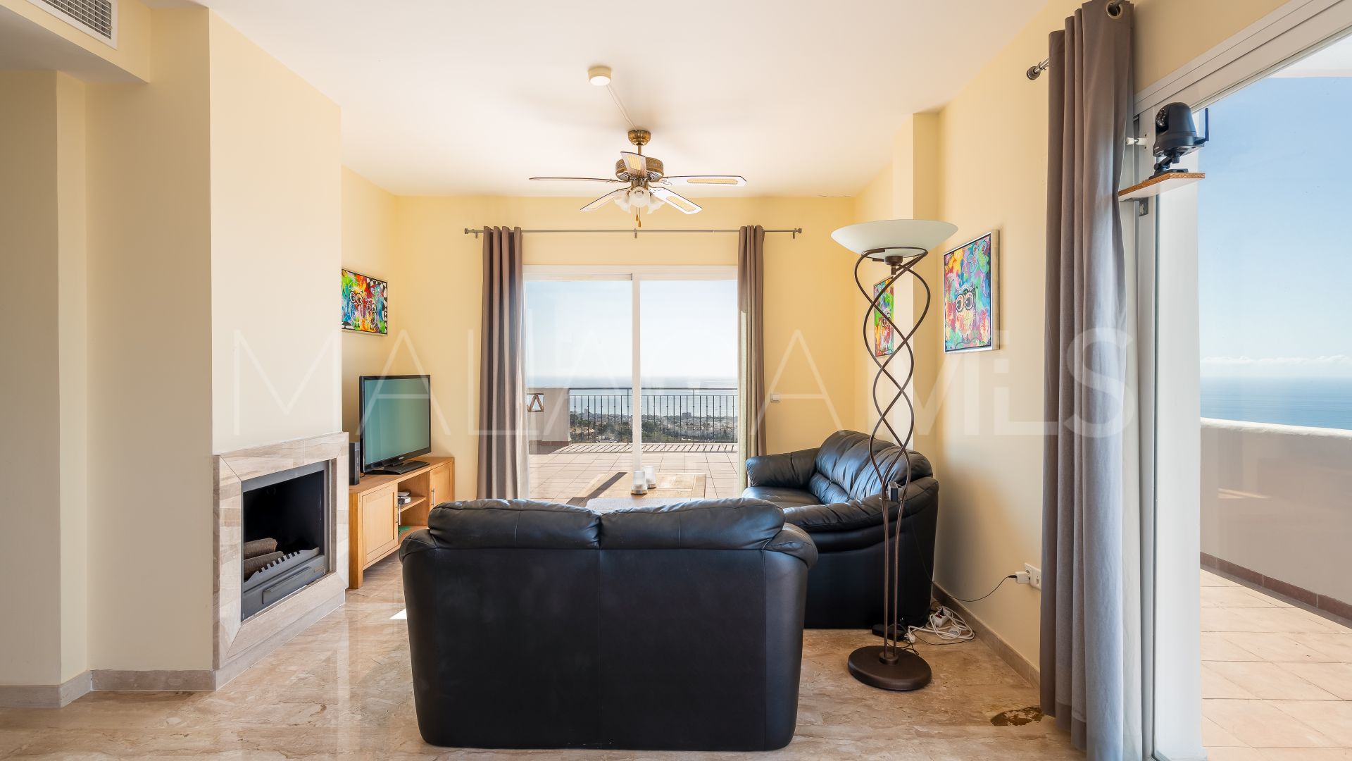 For sale penthouse in Sitio de Calahonda