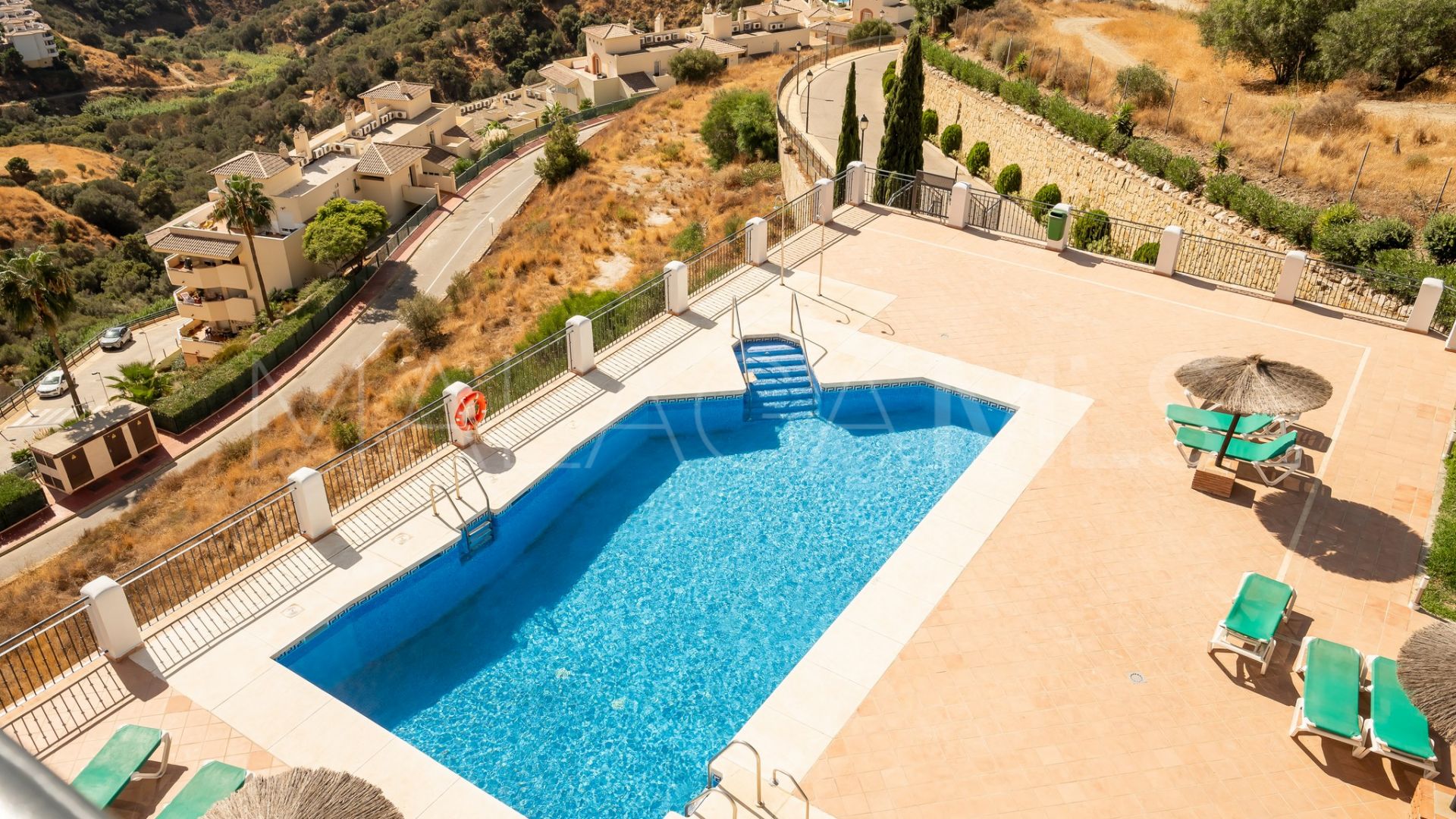 For sale penthouse in Sitio de Calahonda