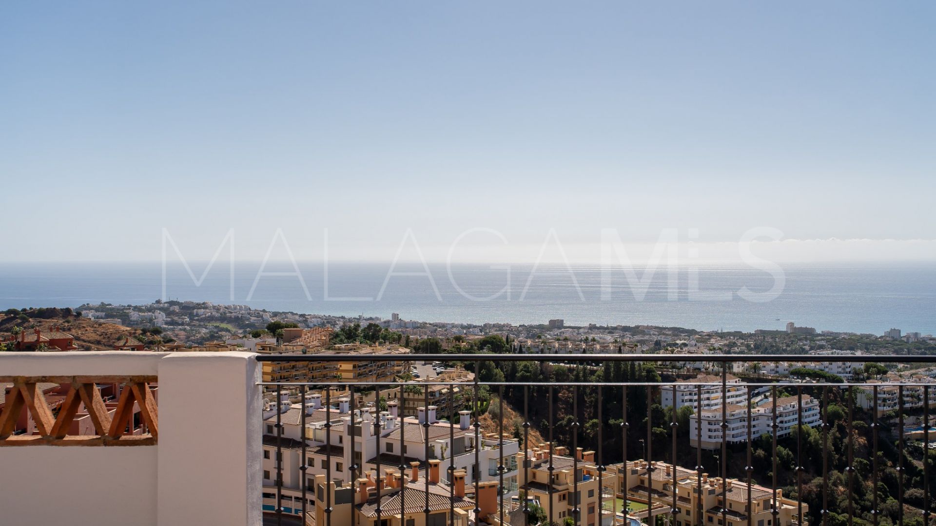For sale penthouse in Sitio de Calahonda
