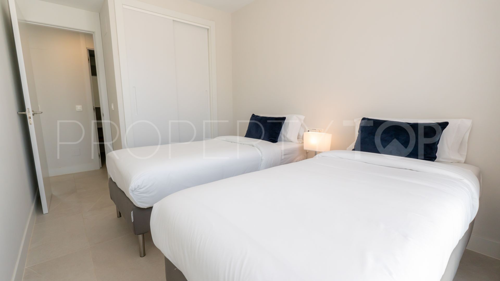 Buy 4 bedrooms penthouse in Marbella East