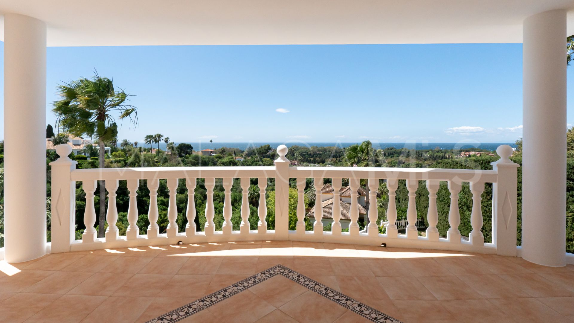 Villa for sale in Elviria