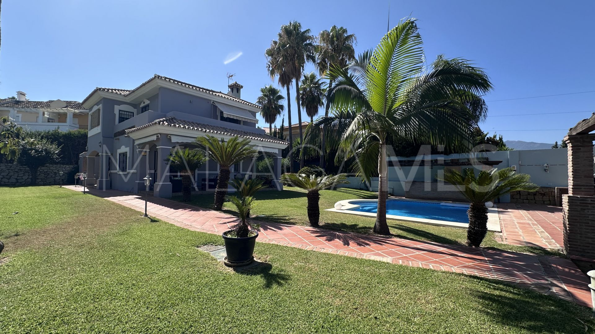 Villa for sale in Estepona