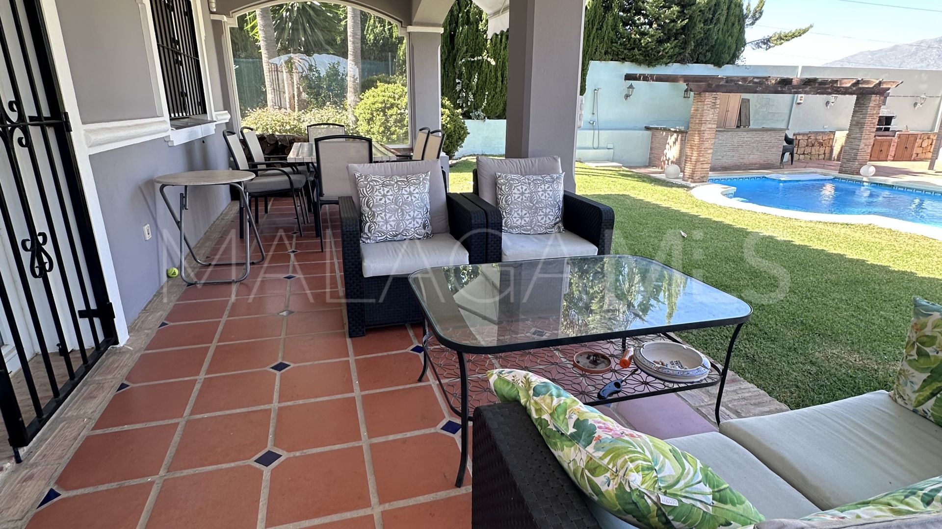 Villa for sale in Estepona