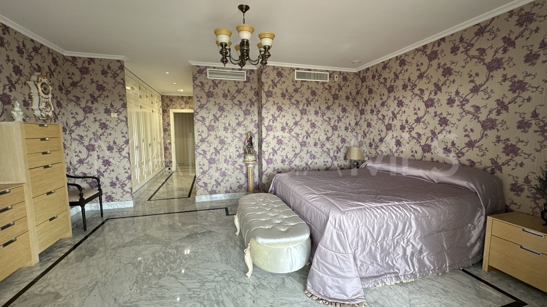 Lägenhet for sale in Marbella Golden Mile