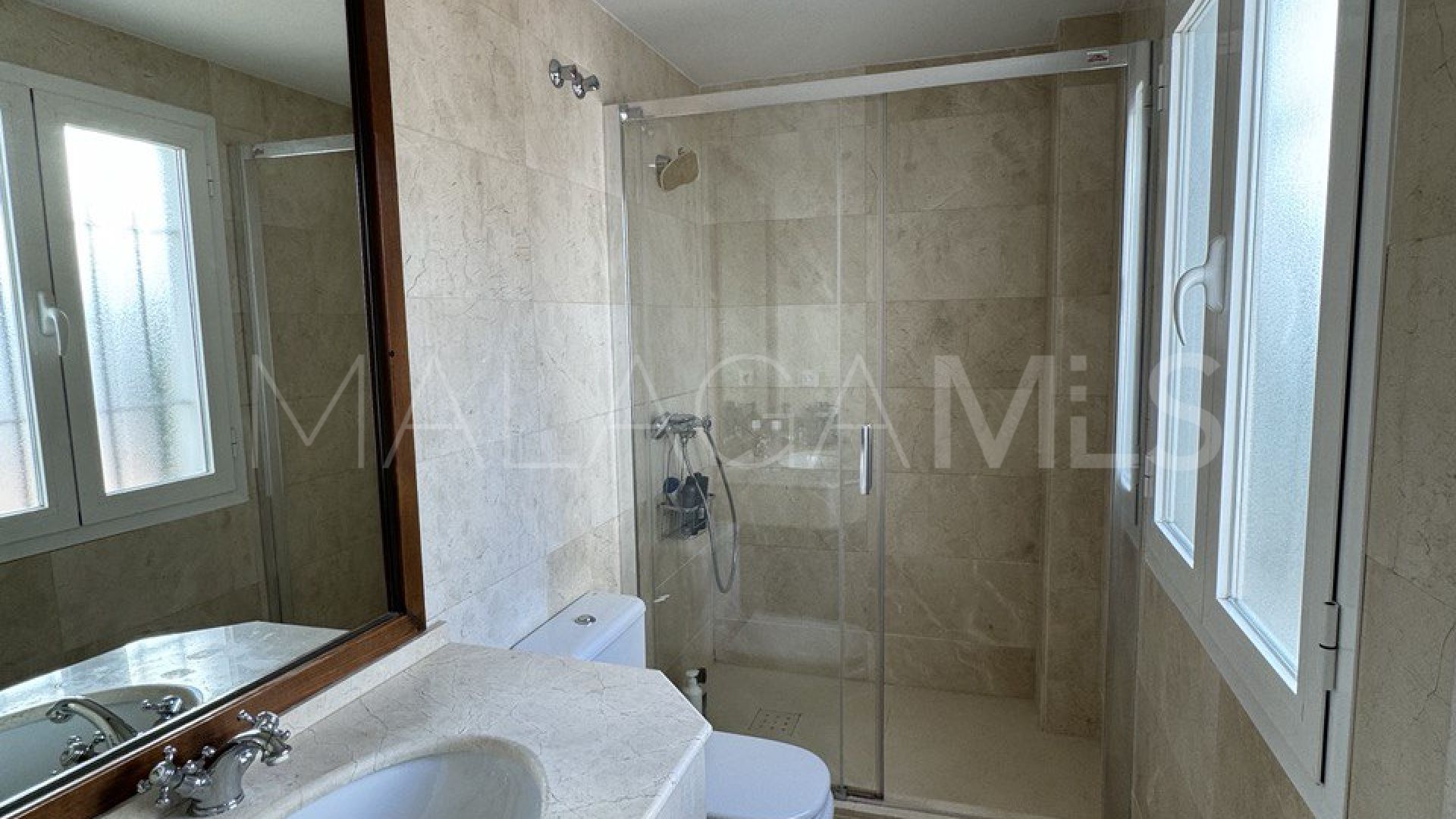 Buy apartamento planta baja in San Pedro de Alcantara de 3 bedrooms