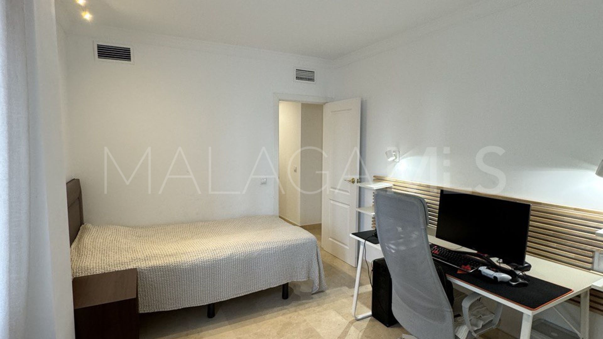 For sale San Pedro de Alcantara ground floor apartment with 3 bedrooms