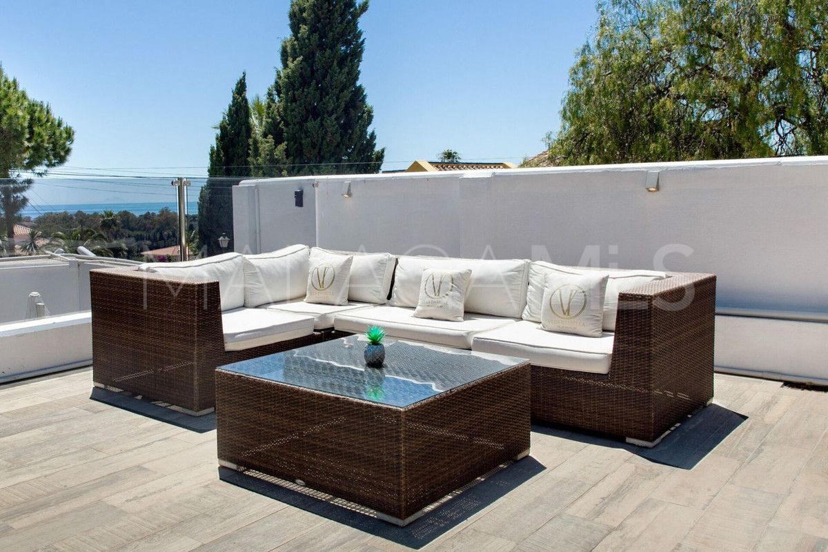 Villa for sale in Elviria