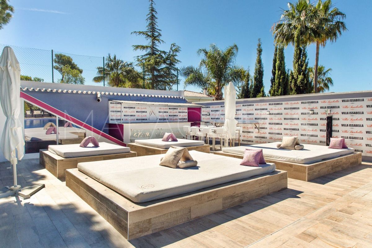 Villa for sale in Elviria