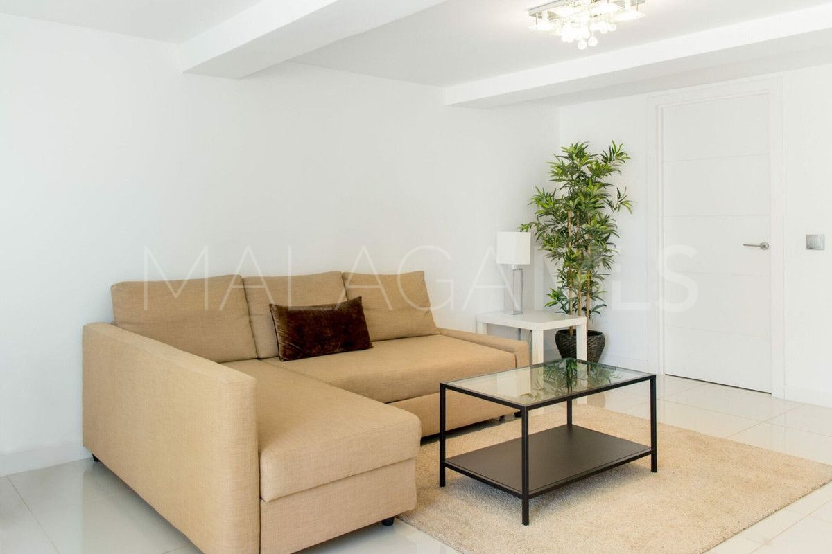 Villa for sale in Elviria