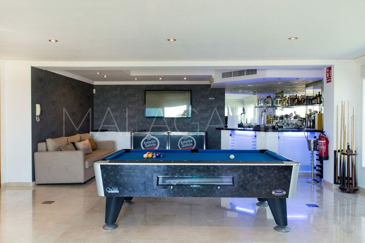 Villa for sale in Elviria