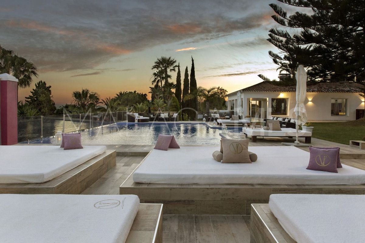 Villa for sale in Elviria