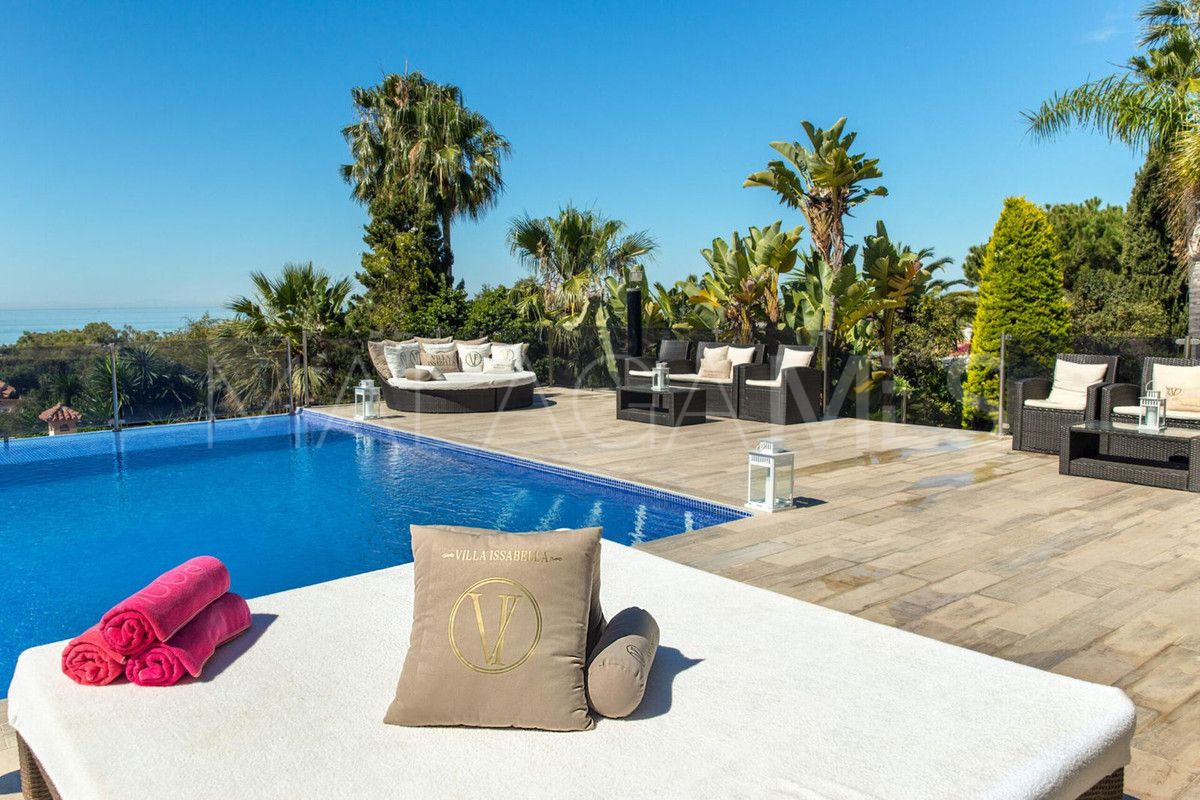 Villa for sale in Elviria